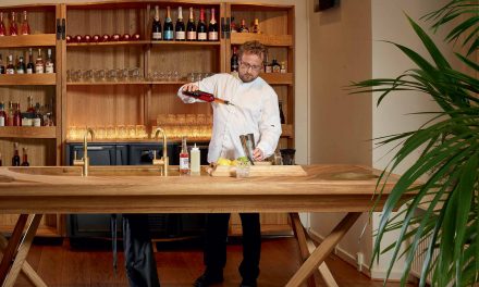 Restaurantchef Hasse Bonde-Sterup har nyt madkoncept og sommeridyl på menukortet på Sinatur Hotel Haraldskær