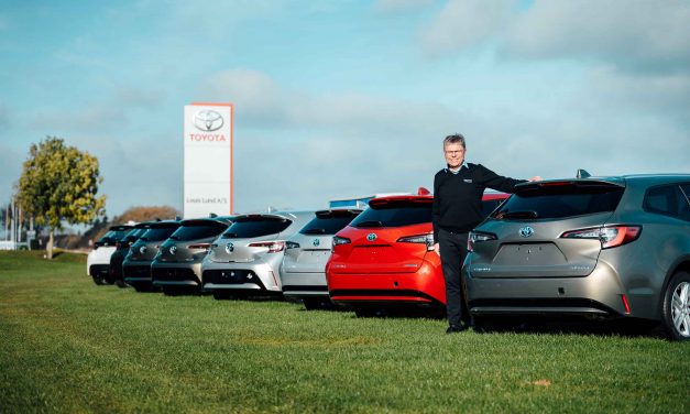 Bremset leveringstid på fabriksnye biler kræver nye løsninger hos Toyota Louis Lund